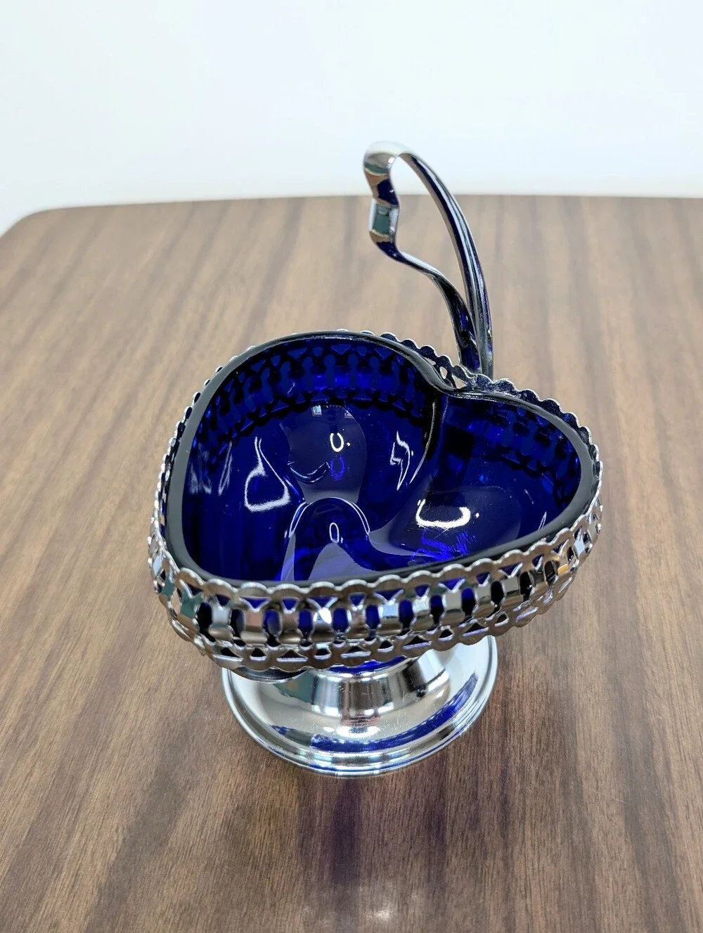 Vintage Cobalt Blue Glass Heart Shaped Bowl In Silver Tone Metal Handled Basket